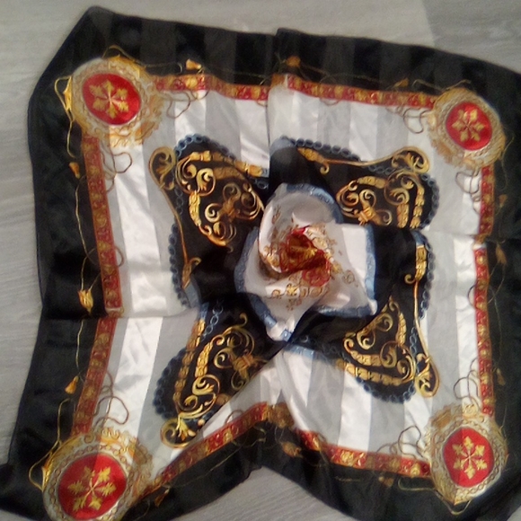 Beautiful Oversized High Quality Vintage Scarf - Picture 3 of 11